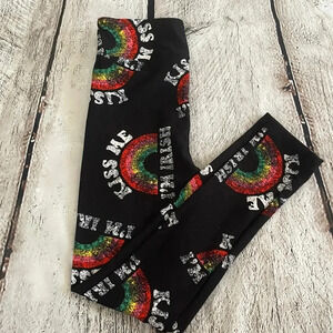 New! Girl’s Lularoe Kiss Me I’m Irish leggings S/M